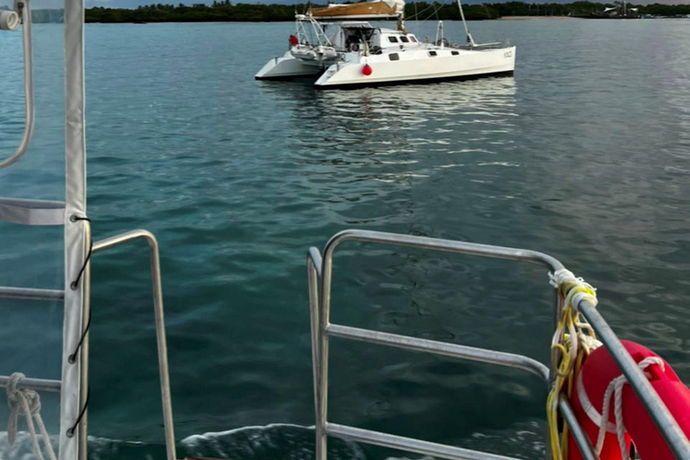 Santa Cruz: 4-Day Snorkel, Tintoreras, Pinzón & Fishing