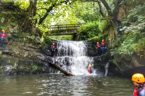 Süd-Wales: Canyoning-Abenteuer in den Brecon Beacons