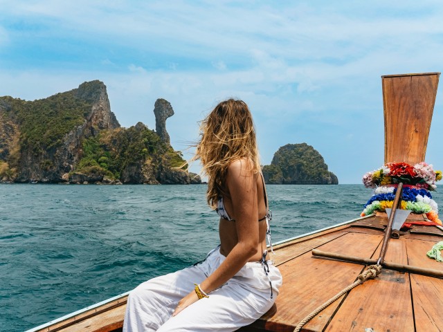 Visit Krabi 4 Islands Tour by Longtail Boat in Railay Beach