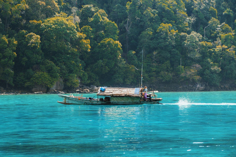 Phuket: Excursión de un día a las Islas Surin en lancha rápida