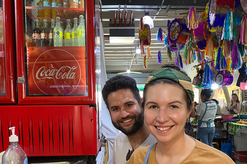 Xochimilco: Food and Trajinera Ride with Local Women