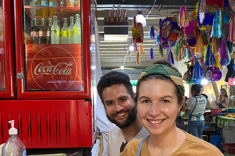 Xochimilco: Food and Trajinera Ride with Local Women