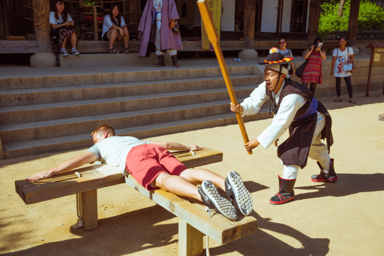 Seúl: Hwadamsup, luge y aldea folclórica coreana. Excursión de un día.Excursión en grupo, encuentro en Hongdae (Hongik Uni)