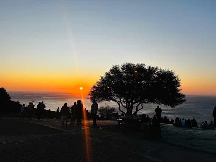 Cape Town: Sunset Bus Tour with Picnic on Signal Hill