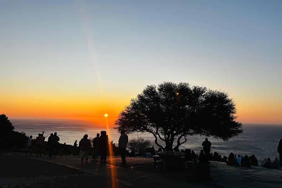 Kapstadt: Bustour zum Sonnenuntergang mit Picknick auf dem Signal Hill. Foto: GetYourGuide Kapstadt: Bustour zum Sonnenuntergang mit Picknick auf dem Signal Hill. Foto: GetYourGuide