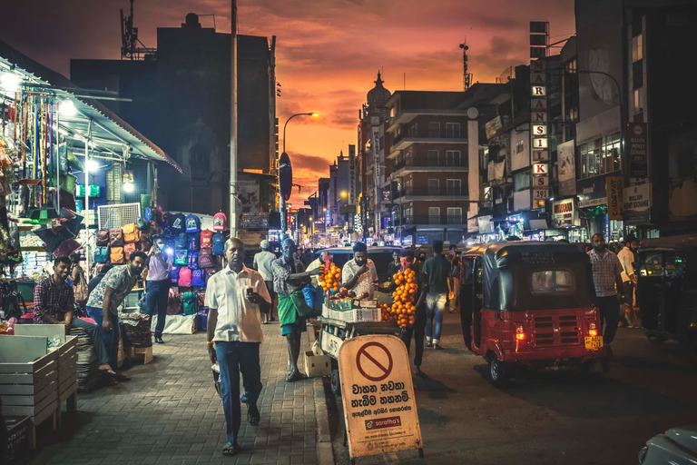 Colombo: Tuk-Tuk Night Tour with Food Tasting & Pickup