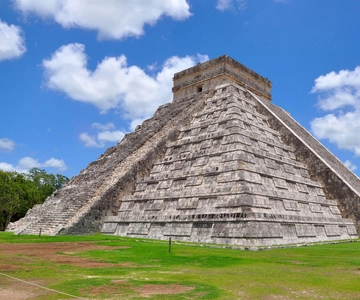 Chichen Itza: First Access Half-Day Guided Tour with Guide