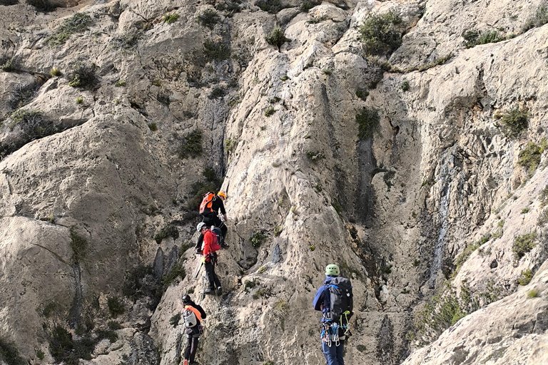 Villena: arrampicata su via ferrata guidata con discesa in corda doppia