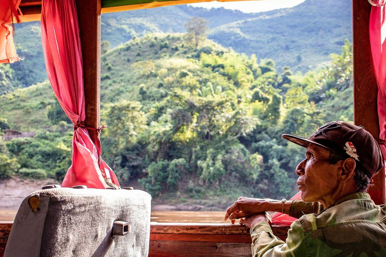 Luang Prabang: Tak Bat Ceremony, Pak Ou Caves & Boat Tour