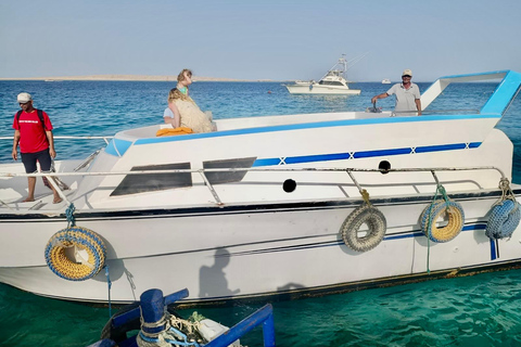 Hurghada: Privet 4-Hour small Boat Trip in the Red Sea