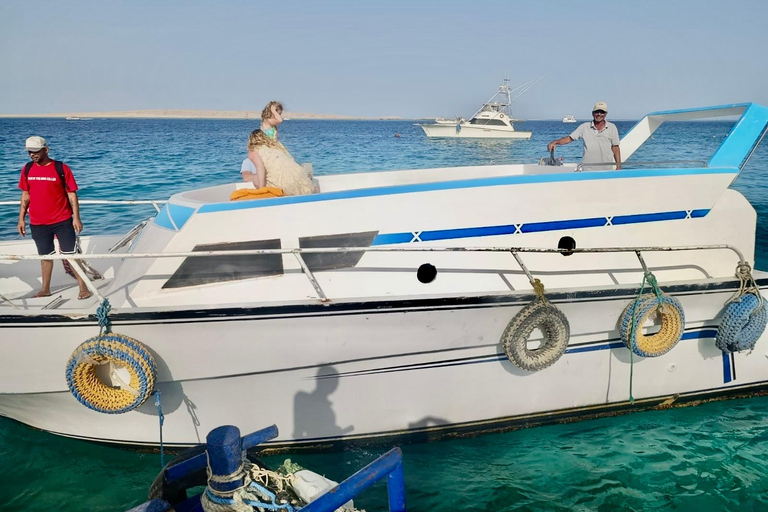 Hurghada: Privet 4-Hour small Boat Trip in the Red Sea
