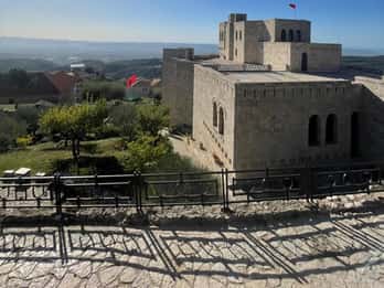 Kruja, l'emblème de l'Albanie et le centre religieux Bektashee