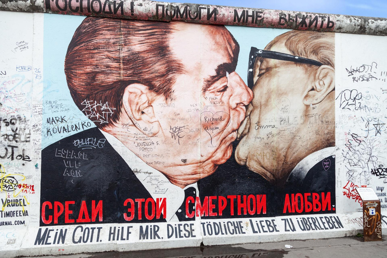 Berlin: Cold War Walking Private Tour with Guide 2-hours Walking Tour of Cold War Sites