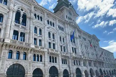 Trieste and its squares