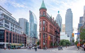 Toronto: City Highlights Walking Tour