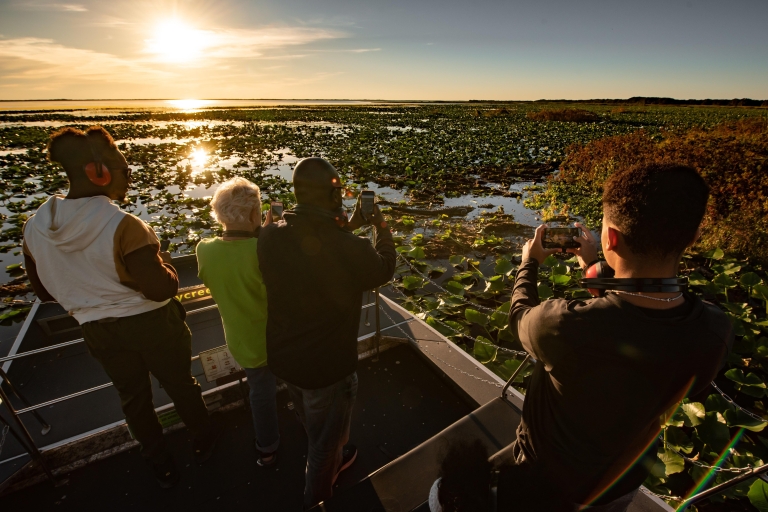 Kissimmee: Boggy Creek Everglades Sunset Airboat Tour Ticket