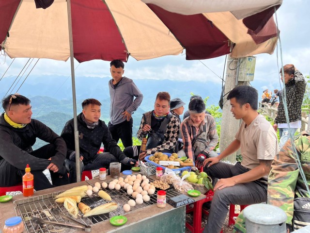 Visit Ha Giang Mototbike Tour With Local Guide in Ha Giang