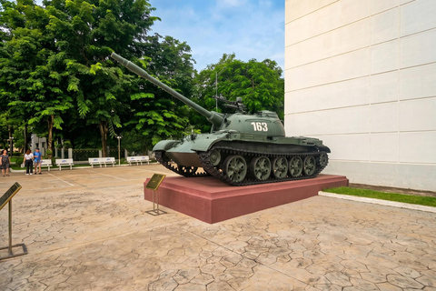 Vientiane: Guided City Tour with Public Transit