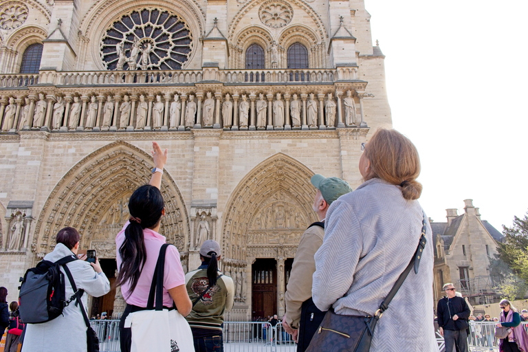 Notre-Dame Outdoor Tour with Pastry & Sainte-Chapelle Entry