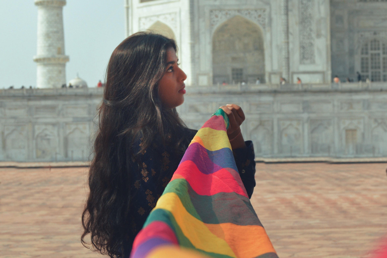 De Delhi : Tour du Taj Mahal au lever du soleil à AgraSeulement le guide (pas de voiture, de frais d&#039;entrée et de repas)