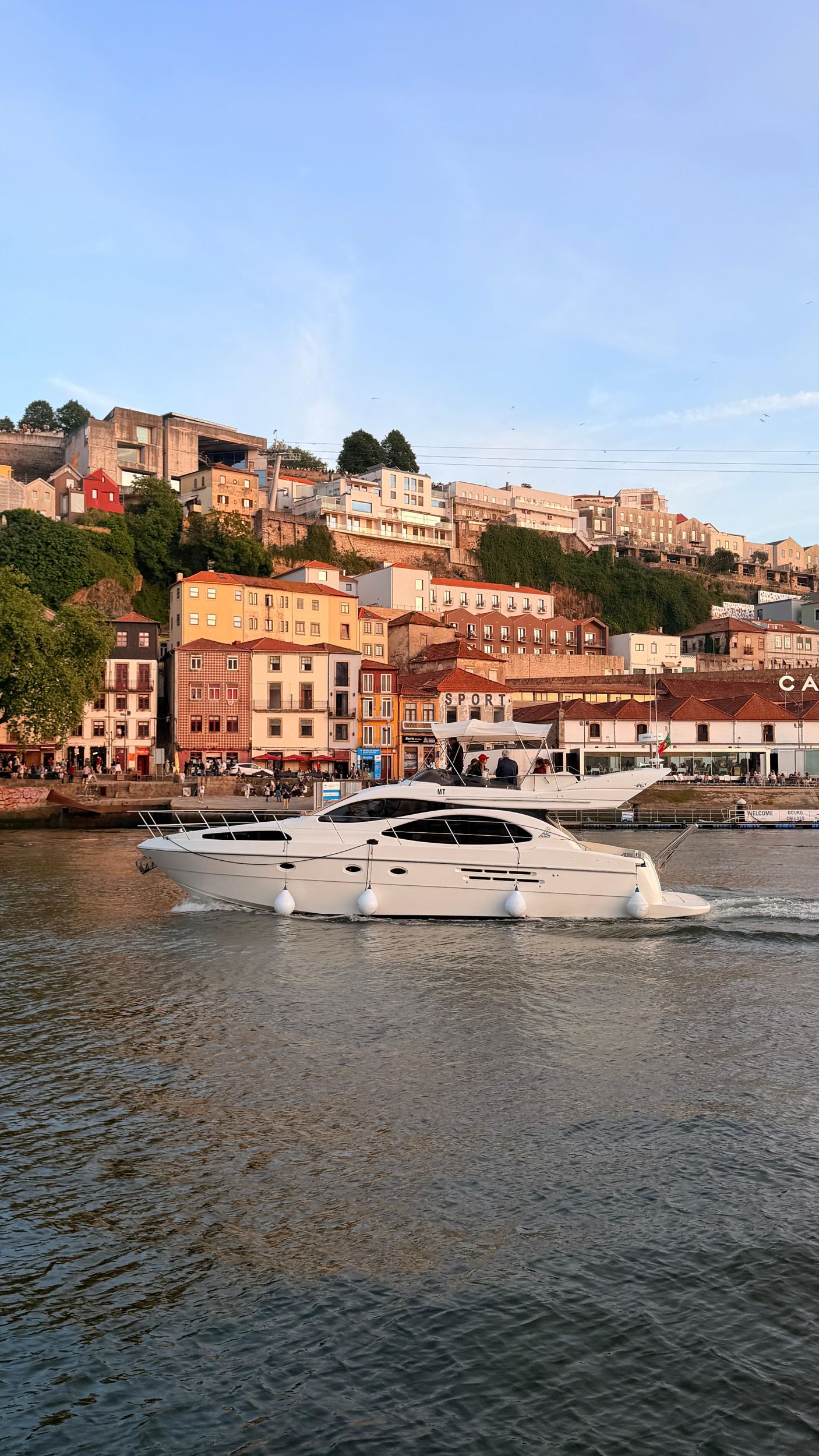 Porto: Luxusyacht-Tour mit Weinprobe und Vorspeisen