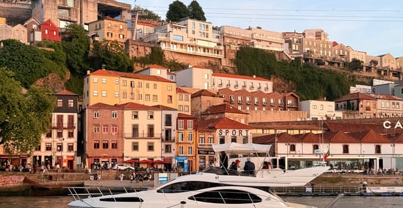 Porto: Boottocht op luxe jacht met wijn, hapjes en 7 bruggen