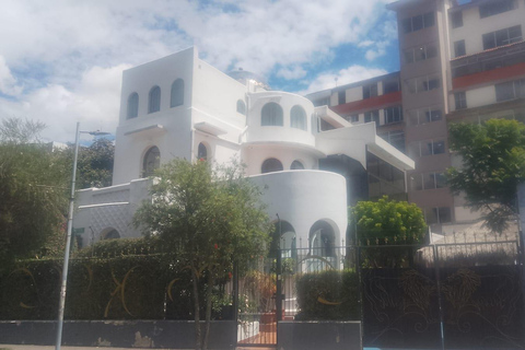 Quito - La Mariscal District: heritage houses and the artisan market 2 Short