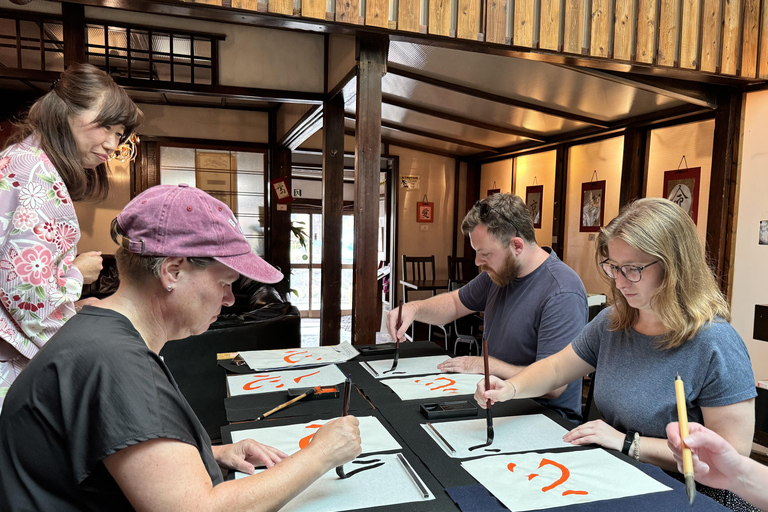 Kyoto : Atelier de calligraphie japonaiseAtelier de calligraphie de 1 heure