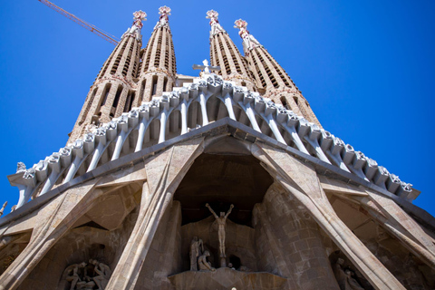 Barcelone : Visite de la Sagrada Familia avec boisson sur le toit en optionVisite guidée de la Sagrada Familia uniquement (sans terrasse)