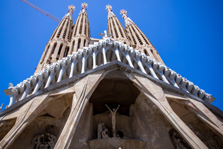 Barcellona: Tour privato del meglio della Sagrada FamiliaTour privato con guida e vela della Sagrada Familia di Barcellona