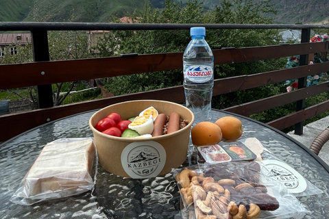 Kazbegi: Freshly Prepared Lunch Box with Hotel Delivery