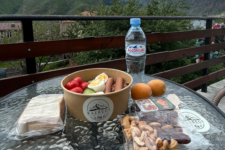 Kazbegi: Freshly Prepared Lunch Box with Hotel Delivery