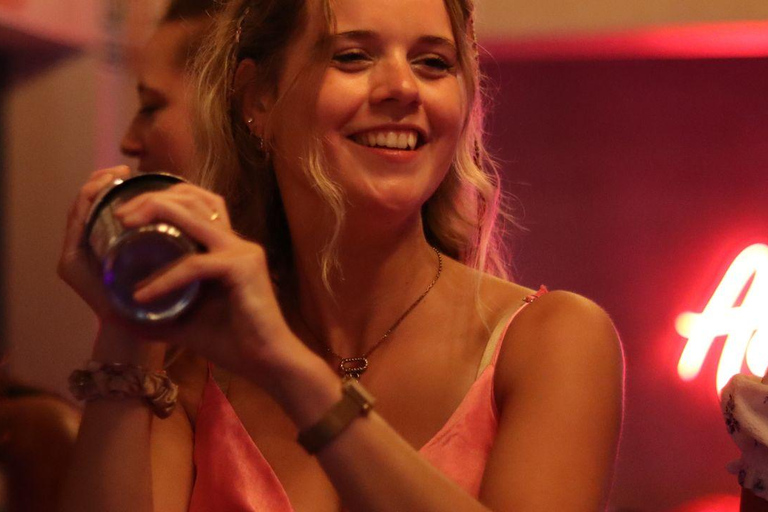 Cocktail Class in Madrid: Shake, Drink & Party