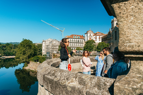 Vallée du Douro : circuit vins avec déjeuner et croisièrePrise en charge et le retour à votre hôtel inclus