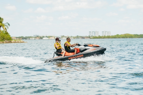 Miami : Tour en bateau et en jet ski sur la baie60 minutes avec 2 Jet Skis pour 4 personnes : Tous les frais sont inclus