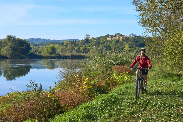 Från Lucca till Pisa E-BIKE Tour + upphämtning och avlämning med Van