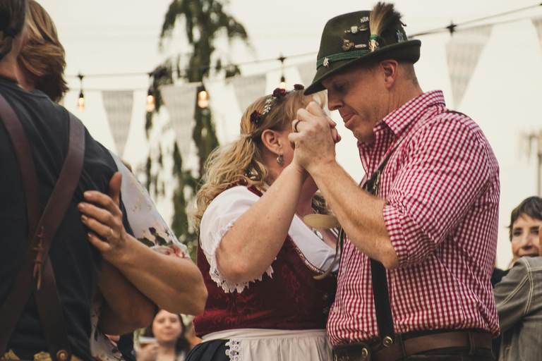 Oktoberfest Tour with guaranteed tent seats, beer and food