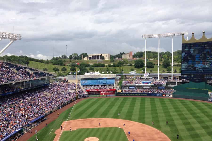 Baseballspiel der Kansas City Royals im Kauffman Stadium. Foto: GetYourGuide
