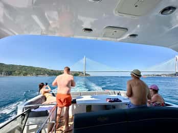Istanbul: Bosphorus and Black Sea Cruise with Lunch