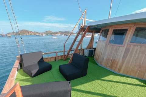 3D2N Budget Komodo Liveaboard with Shared Cabin