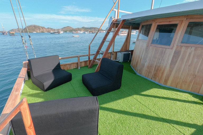 3D2N Budget Komodo Liveaboard with Shared Cabin