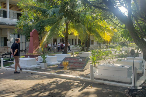 Phnom Penh: Silk Island, Killing Fields, and S-21 Tour