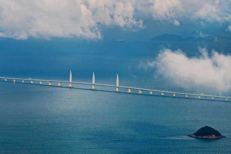 Zhuhai: Bridge Boat Tour, Qi'ao Island & Lunch Day Trip