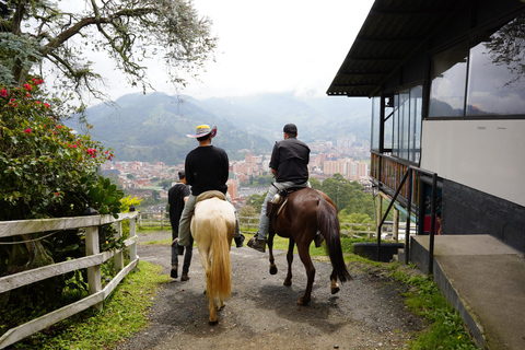 Medellín : excursion à cheval à Caldas avec boissonsMedellín : excursion équestre à Caldas avec boissons
