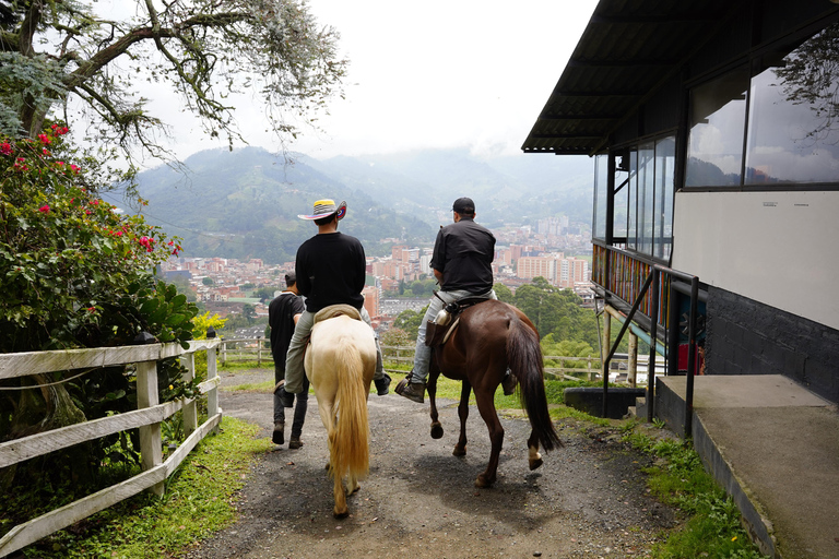Medellín: Paseo a Caballo por las Montañas de la ciudad.