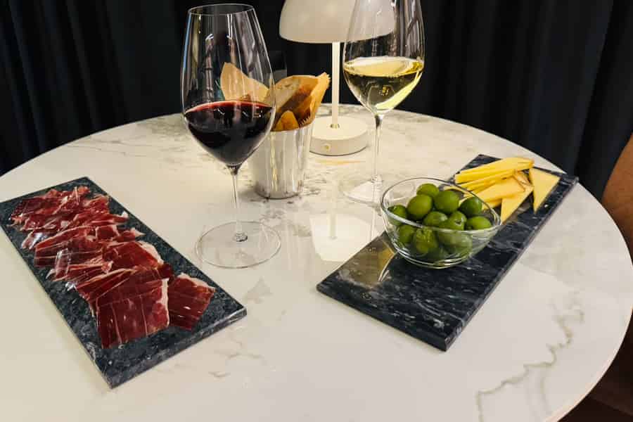 Vilnius: Weinprobe in der Altstadt. Foto: GetYourGuide Vilnius: Weinprobe in der Altstadt. Foto: GetYourGuide