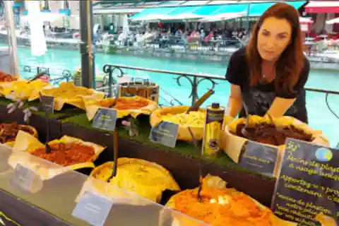 Annecy: Gourmet Food Walking Tour