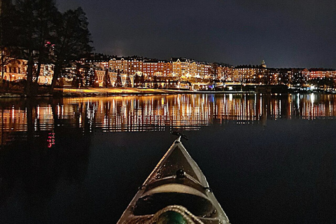 Kayak de Invierno en la Ciudad de Estocolmo + Experiencia en Sauna3h de Kayak de Invierno en la Ciudad de Estocolmo + 1,5h de Sesión de Sauna