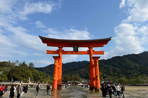 Hiroshima: tour to Peace Memorial Park and Miyajima IslandHiroshima: people with JR Passes or bullet train tickets