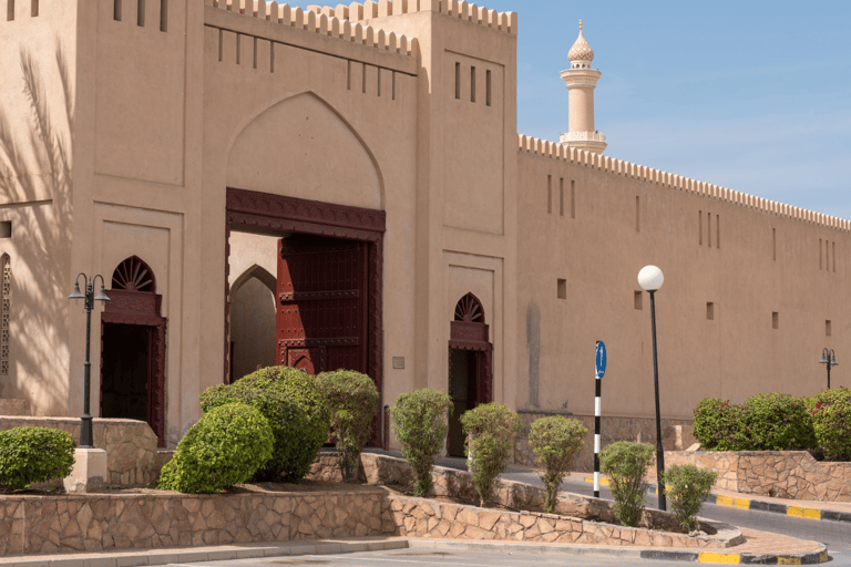 Goditi il tuo weekend: Tour di un giorno intero a Nizwa, Bahla e Hamra